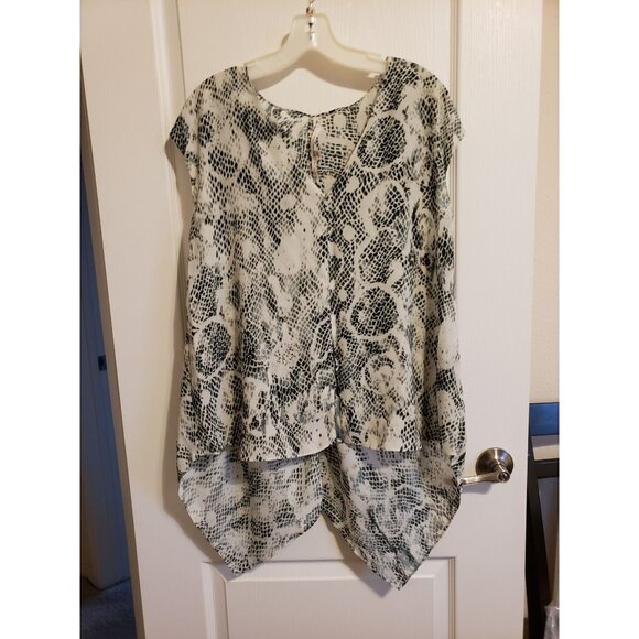 Rachel Roy, sleeveless, snakeskin print, hi-low top, blouse, size L - Picture 1 of 9